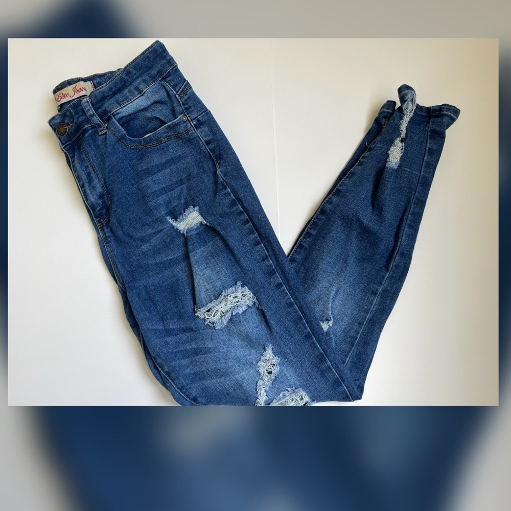 EliteStyle Blue Skinny Jeans with Distressed Design